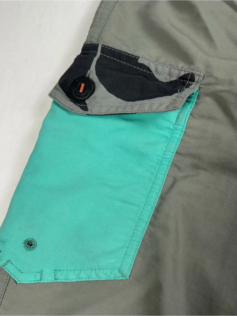 Patagonia Men's Wavefarer Board Shorts Size 29 - Gray / Teal Colorblock
